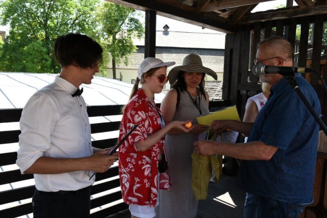 До Луцького замку з'їхалися майже пів сотні художників з різних міст України. ФОТО