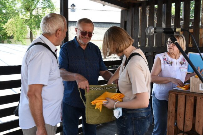 До Луцького замку з'їхалися майже пів сотні художників з різних міст України. ФОТО