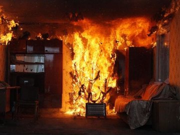 На Камінь-Каширщині через замикання електромережі горіла квартира