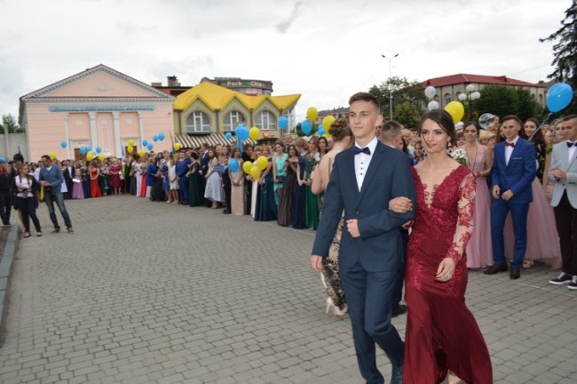 Бал випускників у Ковелі. ФОТО