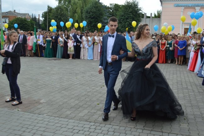 Бал випускників у Ковелі. ФОТО