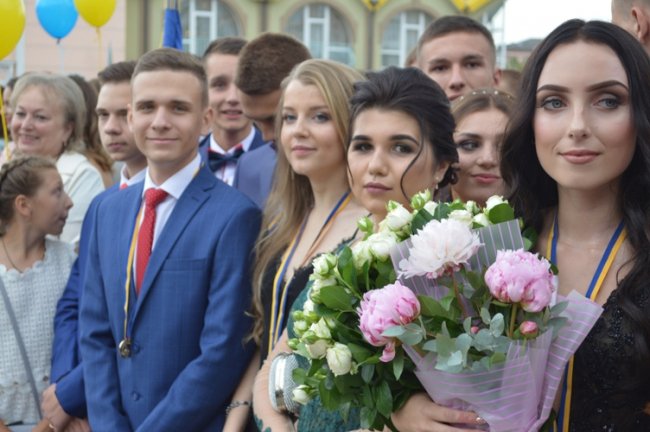Бал випускників у Ковелі. ФОТО