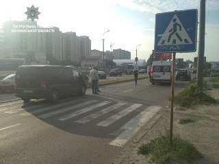 У Луцьку Mercedes збив пішохода: чоловіка госпіталізували. ФОТО