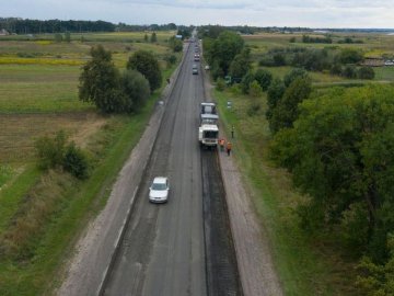 Через ремонт дороги поблизу Луцька частково обмежили рух транспорту