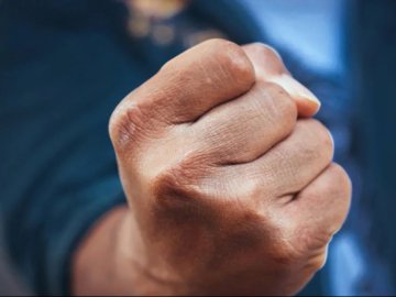 Попросили одягнути маску: волинянин затіяв бійку в магазині