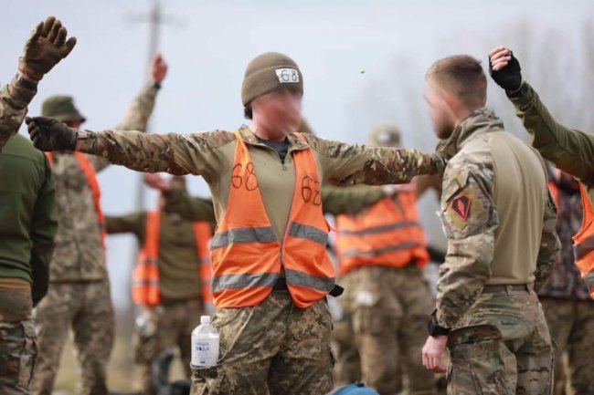 Перша жінка-військова пройшла спецкурс виживання ССО України. ФОТО