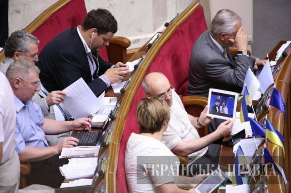 Як працюють народні депутати. ФОТО