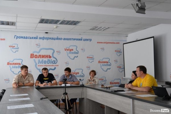 На Волині вимагають «закону про люстрацію», погрожують «гарячими головами»  «правосеків»