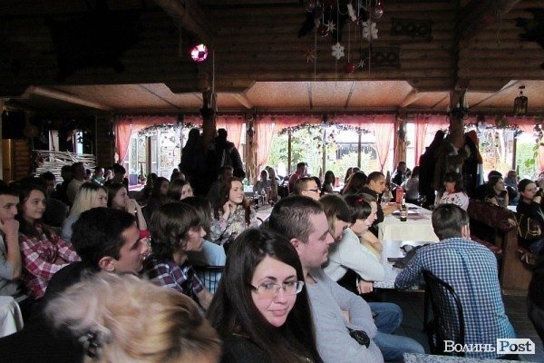 У Володимирі-Волинському відбулась благодійна арт-вечірка. ФОТО