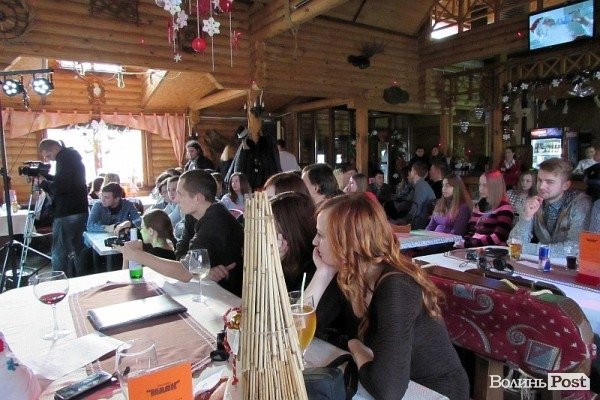 У Володимирі-Волинському відбулась благодійна арт-вечірка. ФОТО