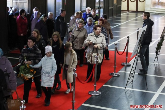 ​У Житомирі прощаються з зіркою «Дизель шоу» Мариною Поплавською