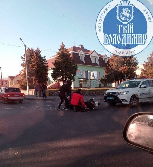 На Волині зіткнулася автівка та мотоцикл