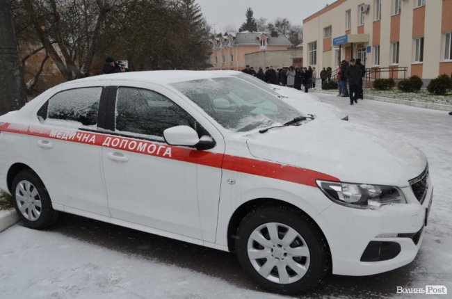 У Луцьку сімейним лікарям вручили ключі від новеньких автівок. ФОТО