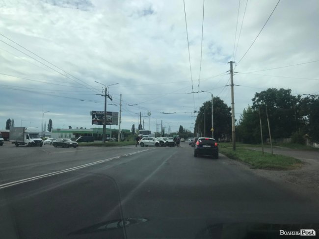 У Луцьку – аварія за участю двох автівок. ФОТО