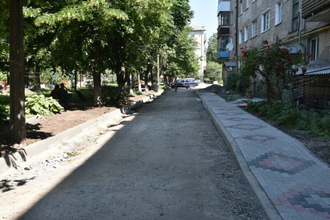 Показали, як у Луцьку ремонтують двори на Львівській та Привокзальній