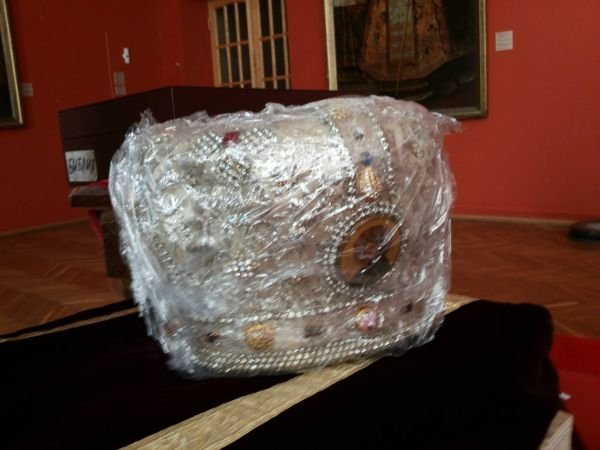 «Скарби» Януковича з Межигір’я перевезли в музей. ФОТО. ВІДЕО