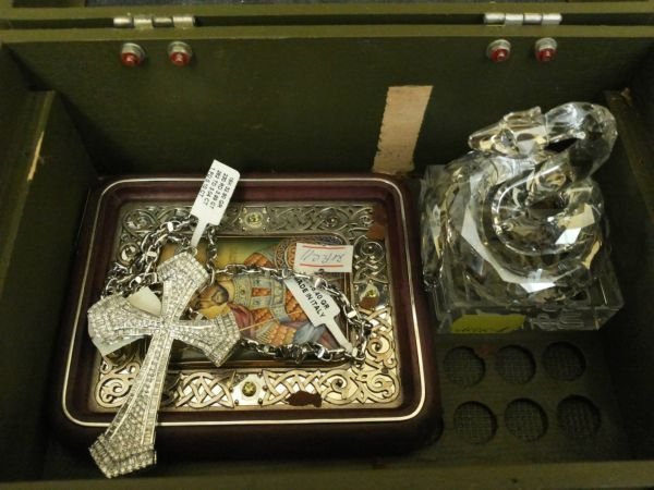 «Скарби» Януковича з Межигір’я перевезли в музей. ФОТО. ВІДЕО