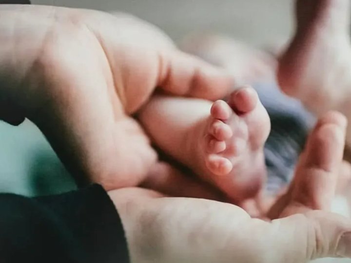 Збільшення виплат за народження дитини: мами отримуватимуть 50 тисяч грн й іншу грошову допомогу