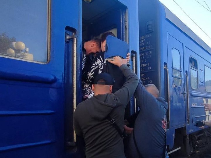 На Волинь евакуювали трьох пенсіонерок. ВІДЕО