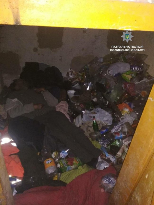 У Луцьку двоє безпритульних замерзли на смерть. ФОТО 18+