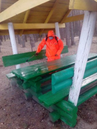 Волинські лісівники проводять дезінфекцію зон рекреації. ФОТО