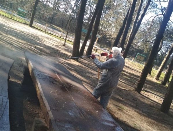 Волинські лісівники проводять дезінфекцію зон рекреації. ФОТО