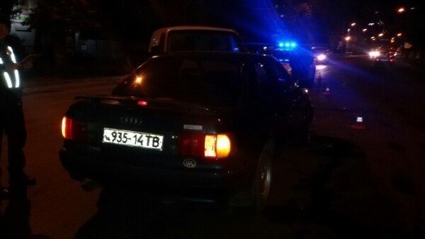 На Ковельській бус зіткнувся з іномаркою. ФОТО