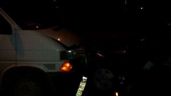 На Ковельській бус зіткнувся з іномаркою. ФОТО