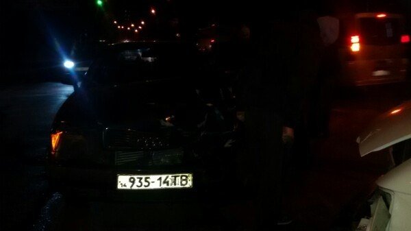 На Ковельській бус зіткнувся з іномаркою. ФОТО