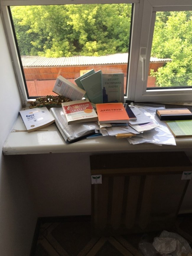 Вибиті двері та вікна, розкидані документи: як відбувались обшуки у луцькому «Ренесансі». ФОТО