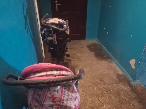 У Луцьку через лід прорвало трубу і підтопило багатоповерхівку. ВІДЕО