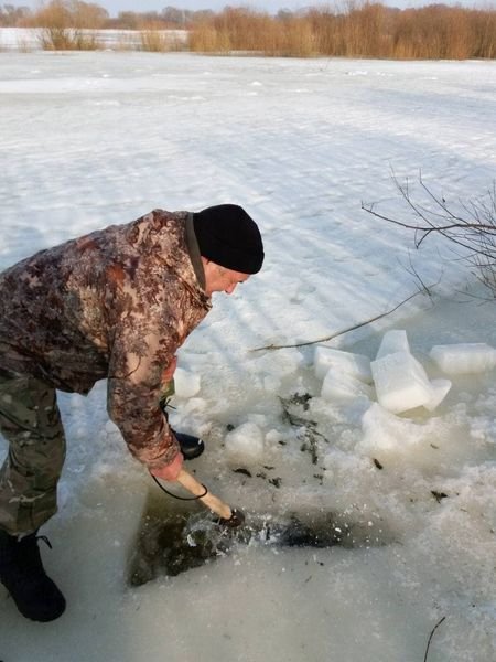 Зі Стиру вилучили 8 браконьєрських риболовних сіток. ФОТО
