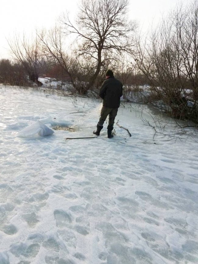Зі Стиру вилучили 8 браконьєрських риболовних сіток. ФОТО