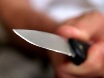 У Луцьку п'яний чоловік встромив товаришу ніж у груди