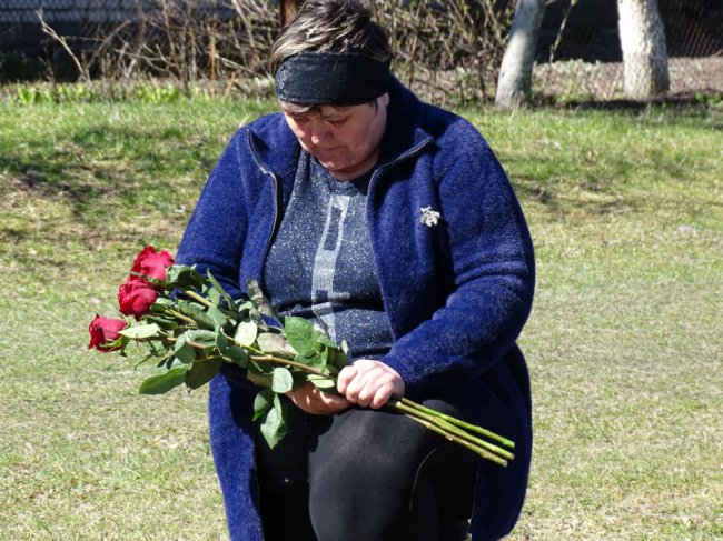 Навколішки проводжала уся громада: на Волині попрощалися із полеглим за Україну воїном