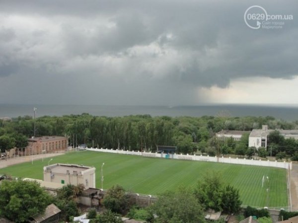 Маріуполем пройшлася гроза, схожа на смерч. ФОТО. ВІДЕО