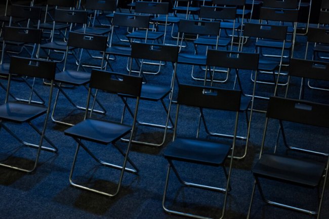 Глядацька зала перед виставою «Така жизнь» у луцькому театрі «Гармидер». Експедиція Волинню. 24 квітня. Фото: Альберт Лорес.  