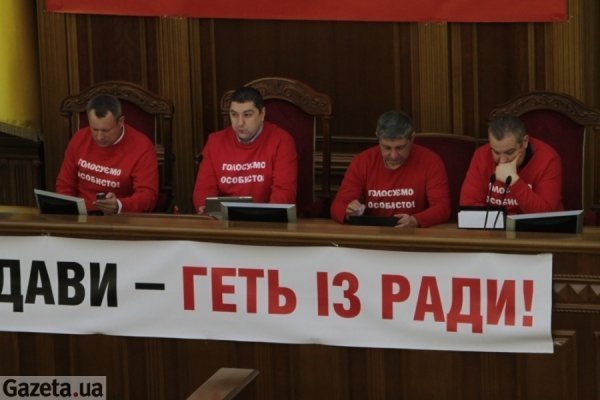 Як депутати нудьгують у Раді. ФОТО