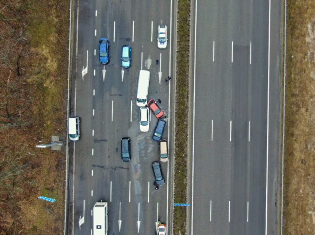 У масштабній аварії під Києвом зіткнулися дев’ять автівок. ФОТО