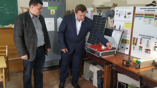 У луцькому виші виготовляють зарядні станції. ФОТО. ВІДЕО