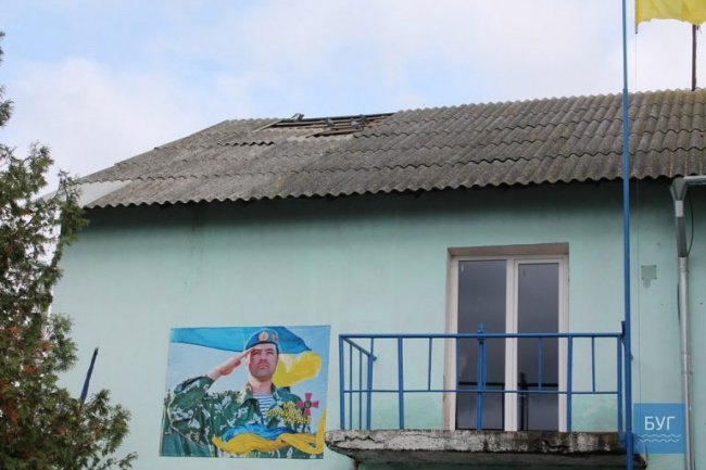 Буревій у Іваничах познімав дахи з будинків