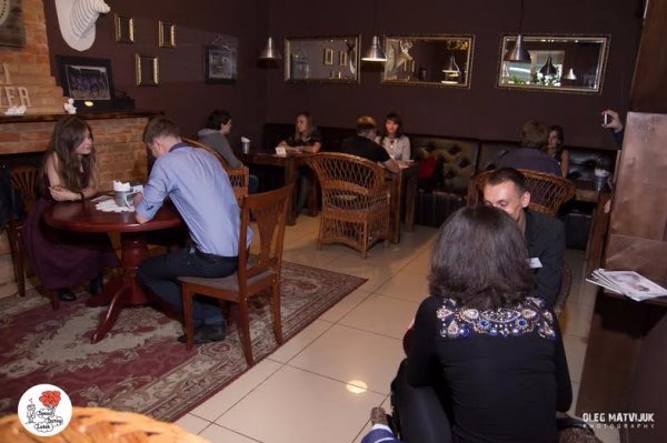 На швидких побаченнях у Луцьку збирали кошти на арт-терапію для дітей. ФОТО