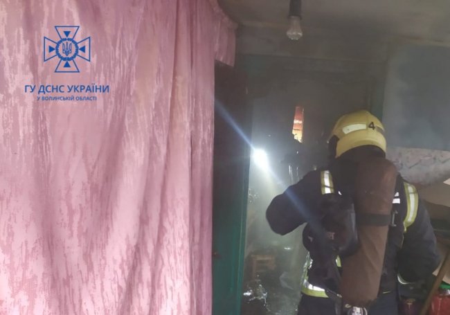 На Волині горіли два житлові будинки та літня кухня