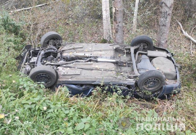 На Волині автівка злетіла в кювет: пасажира вирізали рятувальники. ОНОВЛЕНО
