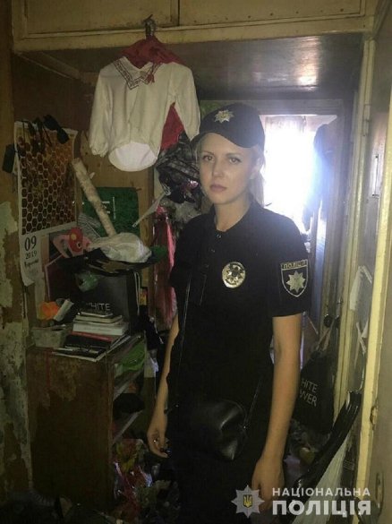 З неблагополучної родини вилучили 2-річну дівчинку, яка жила серед мотлоху. ФОТО