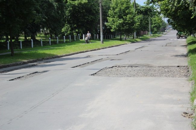 У місті на Волині водіїв не попередили про ремонт дороги. ФОТО