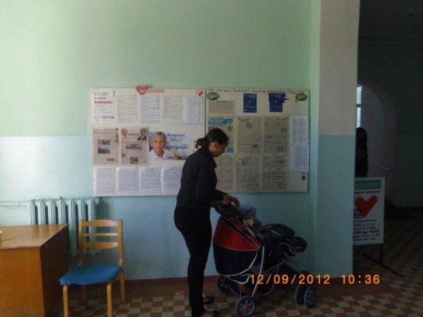 Кандидат від опозиції у Нововолинську порушує правила агітації. ФОТО