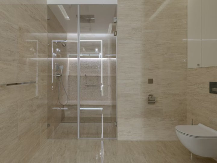 Як скляні перегородки змінюють маленьку ванну кімнату