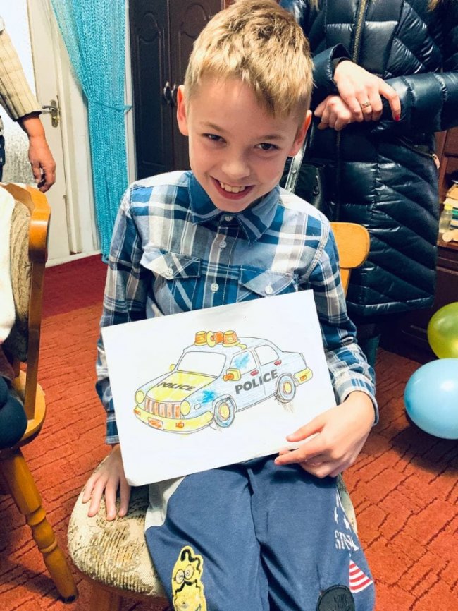 Волинські поліцейські привітали 10-річного хлопчика з ДЦП з днем народження. ФОТО