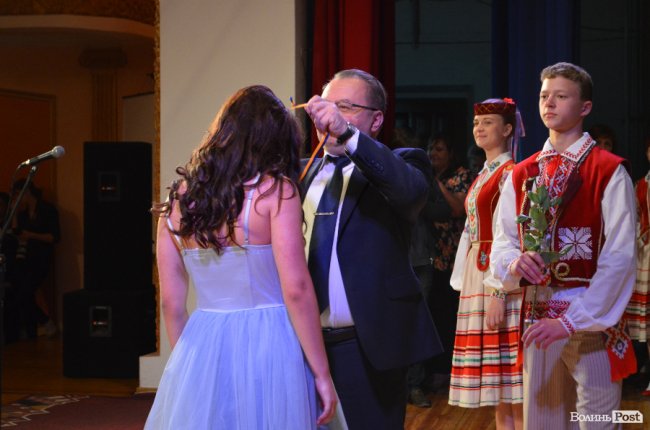 «Ви переможці»: у Луцьку нагородили випускників-медалістів. ФОТО